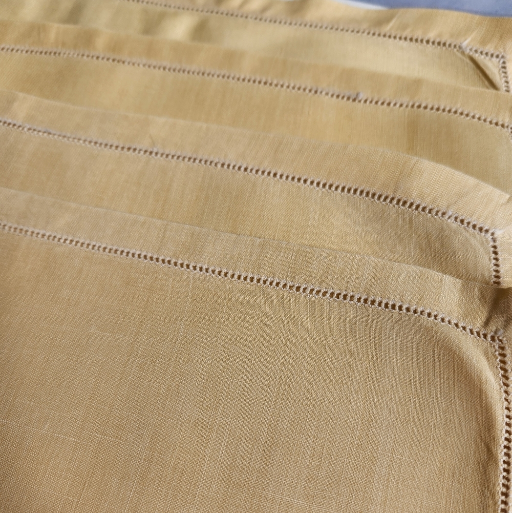 VINTAGE SET OF HEM STITCHED NAPKINS